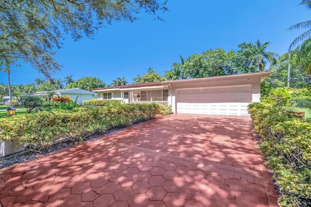 861 Holly Ln, Plantation FL 33317 - Plantation, FL - Photo 4