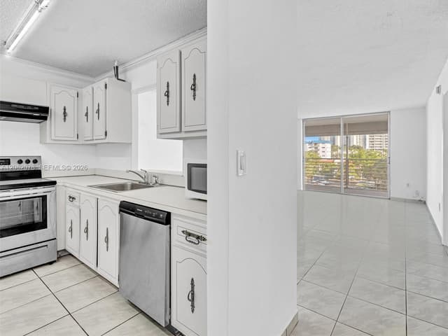 3849 NE 169th St # 405, North Miami Beach FL 33160 - North Miami Beach, FL - Photo 4