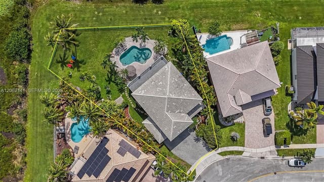 694 SW 168th Way, Pembroke Pines FL 33027 - Pembroke Pines, FL - Photo 4