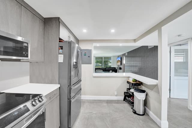 9410 N Hollybrook Lake Drive # 201, Pembroke Pines FL 33025 - Pembroke Pines, FL - Photo 6