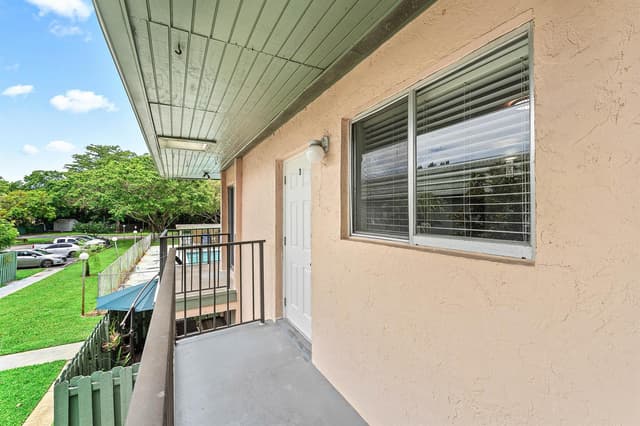 1866 Fairview Villas Drive # 3, Palm Springs FL 33406 - Palm Springs, FL - Photo 5