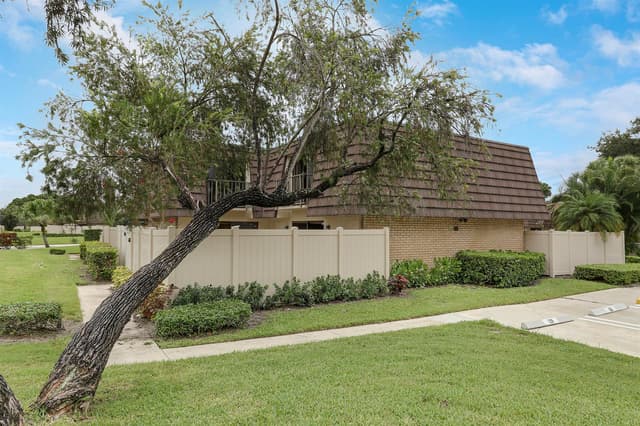 7126 71st Way, West Palm Beach FL 33407 - West Palm Beach, FL - Photo 2