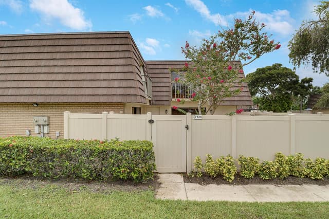 7126 71st Way, West Palm Beach FL 33407 - West Palm Beach, FL - Photo 3