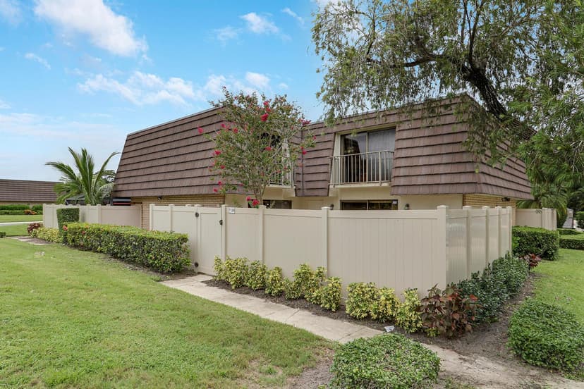 7126 71st Way, West Palm Beach FL 33407