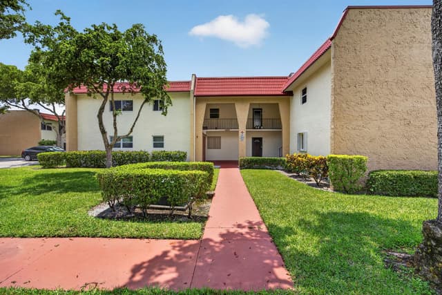 355 Lake Frances Drive, West Palm Beach FL 33411 - West Palm Beach, FL - Photo 2