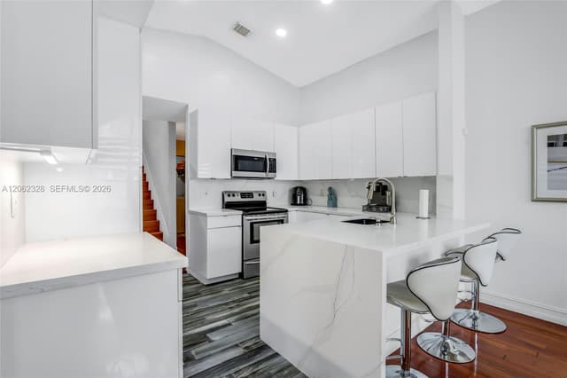 17513 NW 10th St, Pembroke Pines FL 33029 - Pembroke Pines, FL - Photo 2