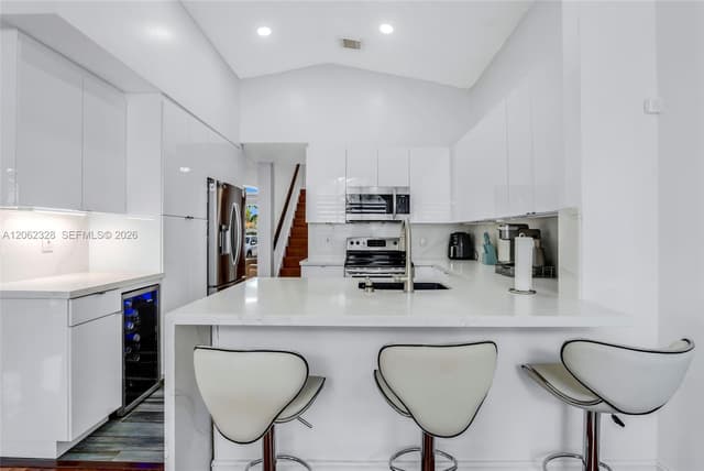 17513 NW 10th St, Pembroke Pines FL 33029 - Pembroke Pines, FL - Photo 3