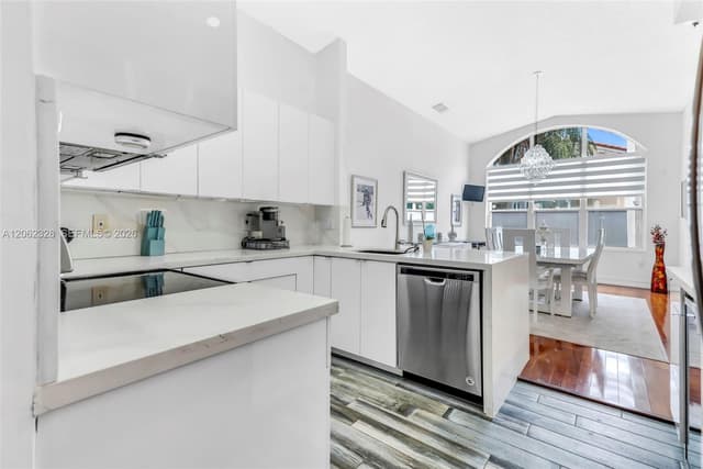 17513 NW 10th St, Pembroke Pines FL 33029 - Pembroke Pines, FL - Photo 5