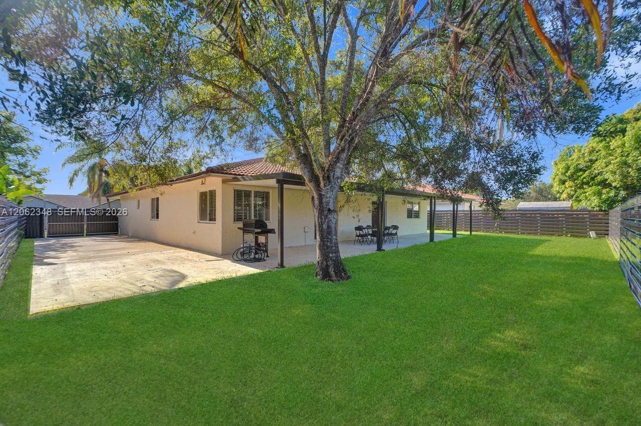 581 SW 169th Way, Weston FL 33326