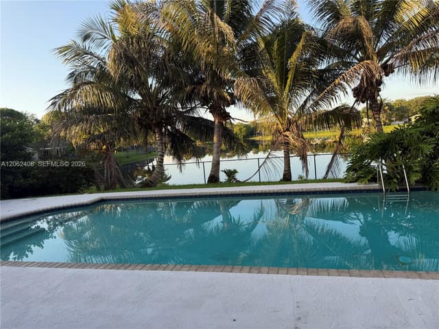 11905 Sailboat Dr, Cooper City FL 33026 - Cooper City, FL - Photo 2
