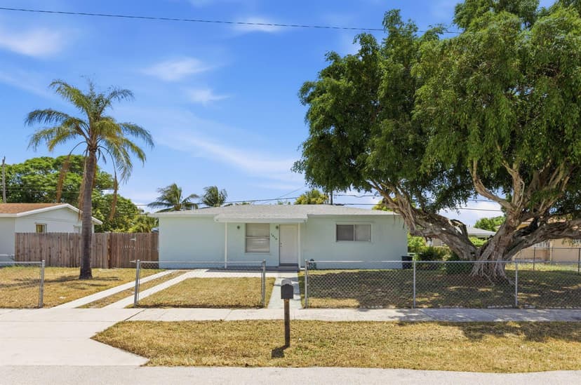 1410 NW 1st Court, Boynton Beach FL 33435