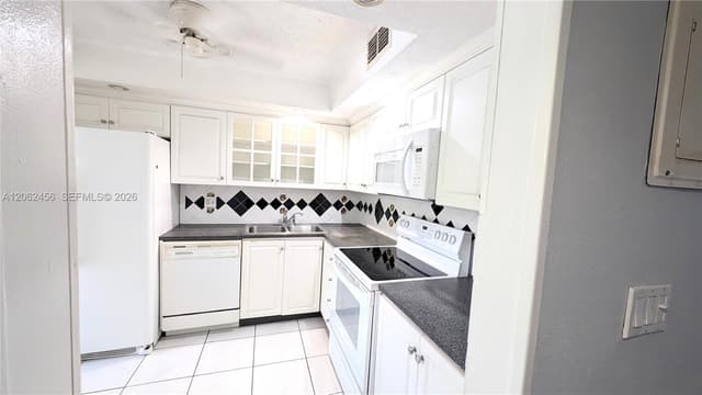 19051 NE 2nd Ave # 1507, Miami FL 33179 - Miami, FL - Photo 3