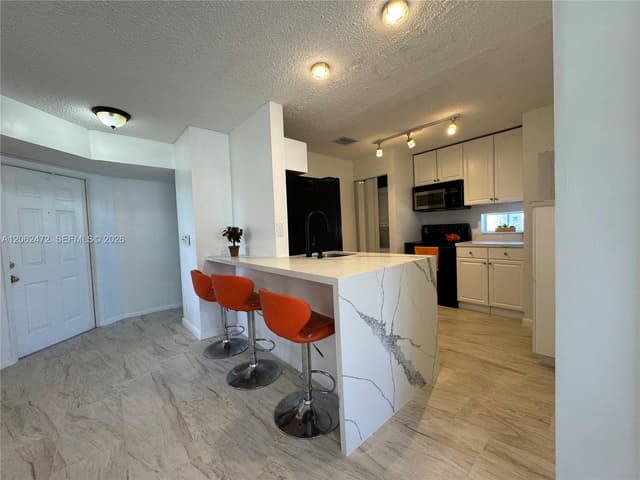 8630 SW 3rd St # 101, Pembroke Pines FL 33025 - Pembroke Pines, FL - Photo 2