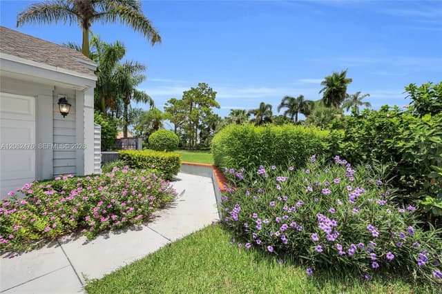 6879 Palm Grove Ct, Palm Beach Gardens FL 33418 - Palm Beach Gardens, FL - Photo 2