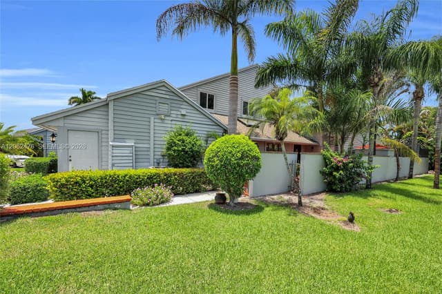 6879 Palm Grove Ct, Palm Beach Gardens FL 33418 - Palm Beach Gardens, FL - Photo 3