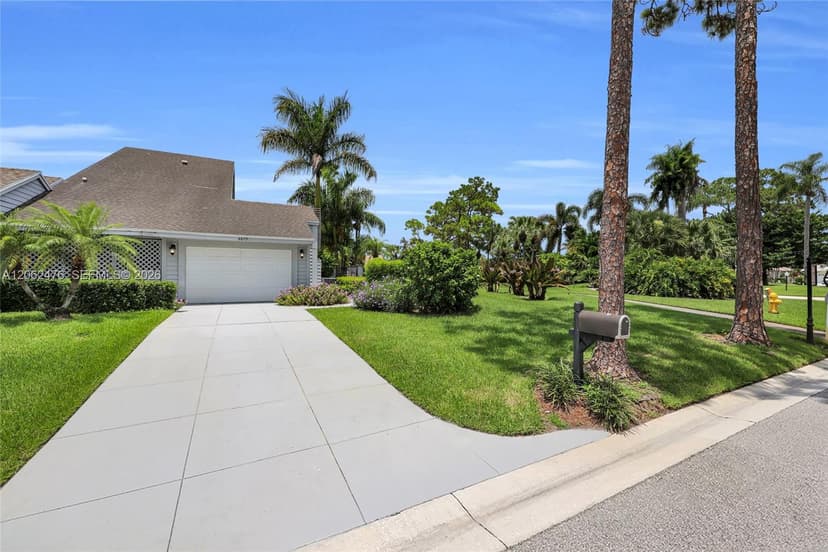 6879 Palm Grove Ct, Palm Beach Gardens FL 33418