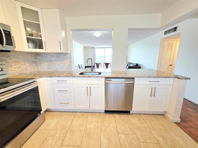 319 NE 14th Ave # 702, Hallandale Beach FL 33009 - Hallandale Beach, FL - Photo 6