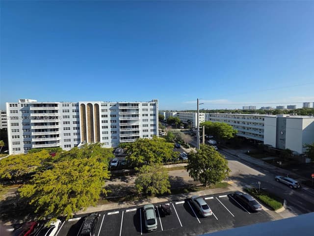 319 NE 14th Ave # 702, Hallandale Beach FL 33009 - Hallandale Beach, FL - Photo 3