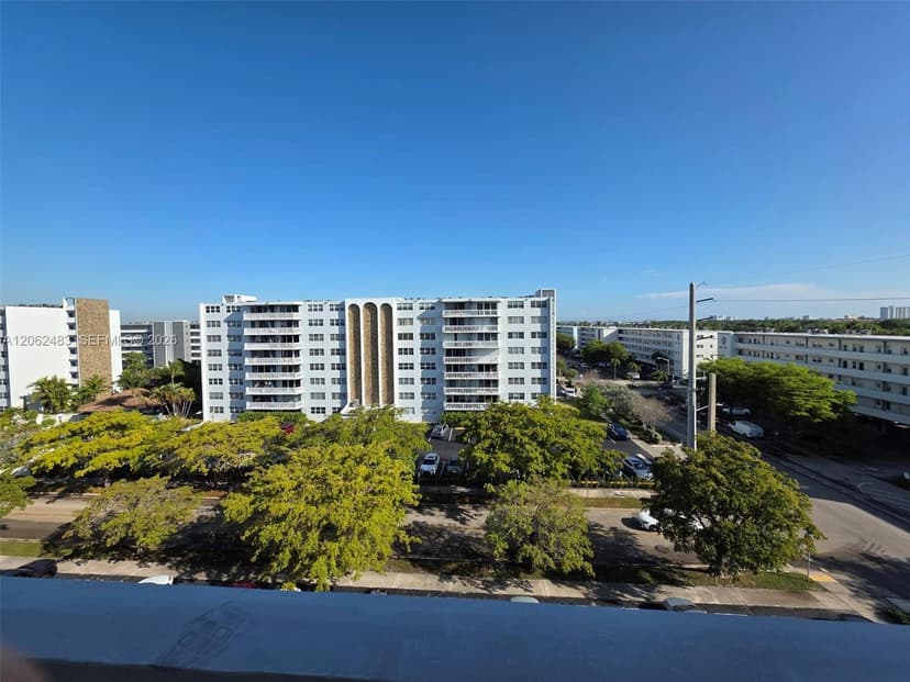 319 NE 14th Ave # 702, Hallandale Beach FL 33009