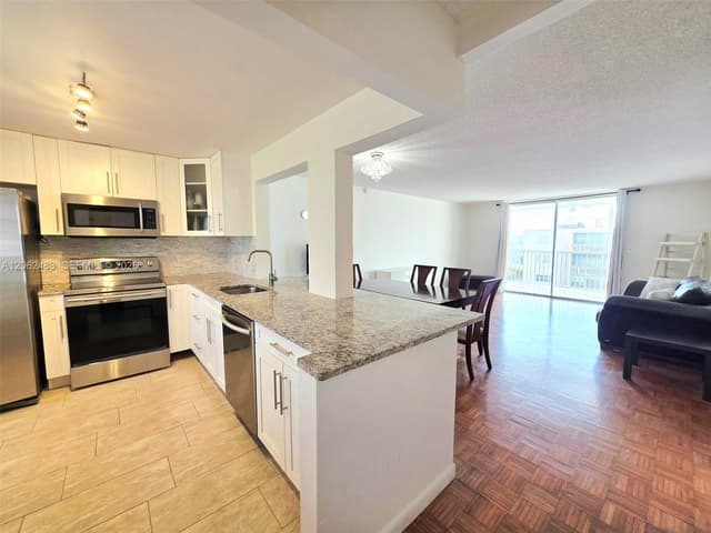 319 NE 14th Ave # 702, Hallandale Beach FL 33009 - Hallandale Beach, FL - Photo 5
