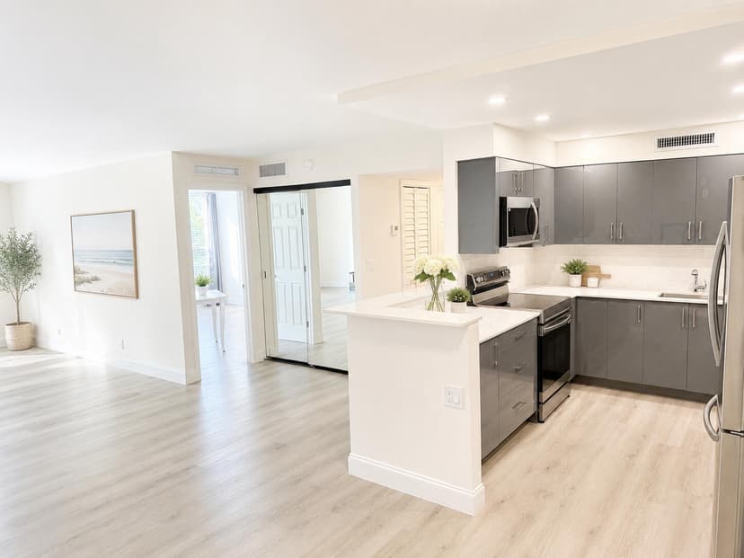 1000 Spanish River Road # 2J, Boca Raton FL 33432