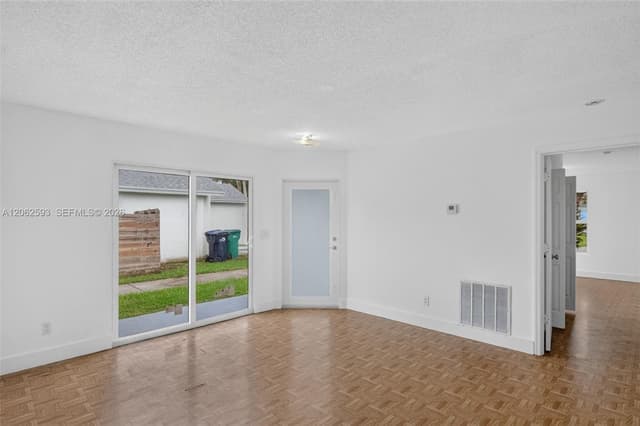 941 SW 7th Pl, Florida City FL 33034 - Florida City, FL - Photo 4