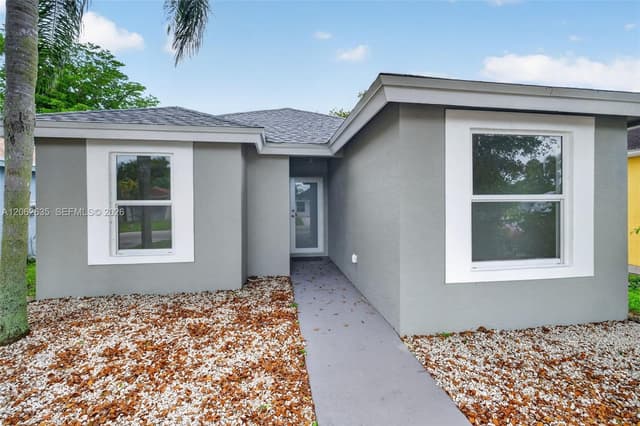 744 SW 9th St, Florida City FL 33034 - Florida City, FL - Photo 2