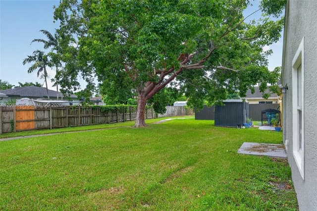 744 SW 9th St, Florida City FL 33034 - Florida City, FL - Photo 3
