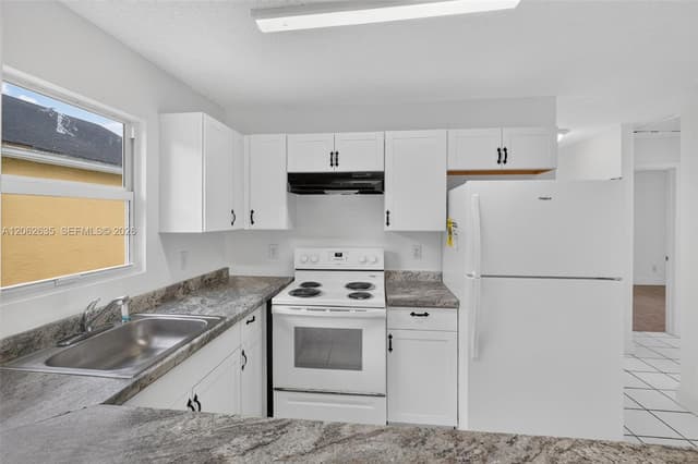 744 SW 9th St, Florida City FL 33034 - Florida City, FL - Photo 5