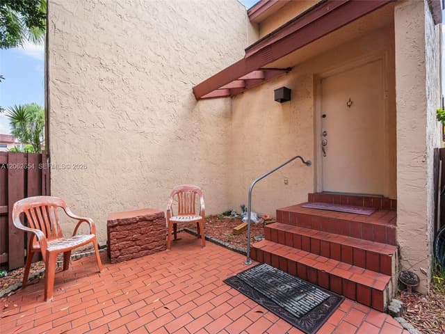 291 W Park Dr # 201, Miami FL 33172 - Miami, FL - Photo 2