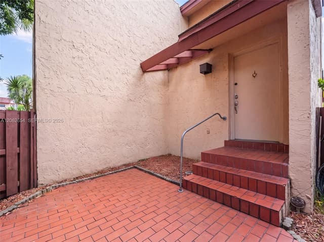 291 W Park Dr # 201, Miami FL 33172 - Miami, FL - Photo 3