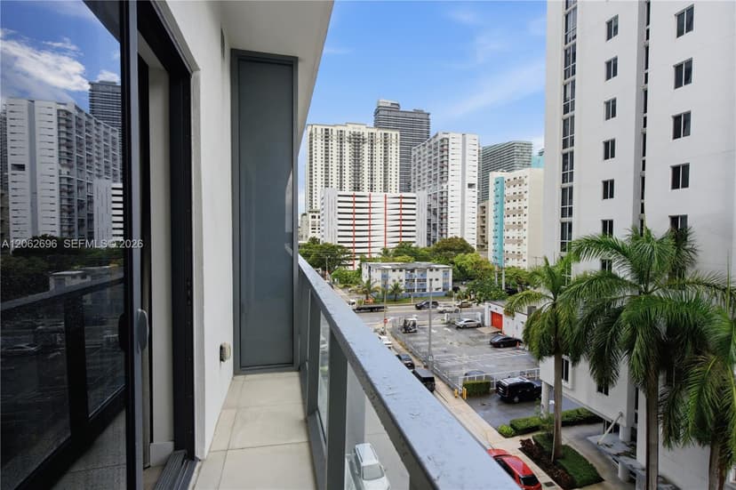 229 SW 9th St # 405, Miami FL 33130
