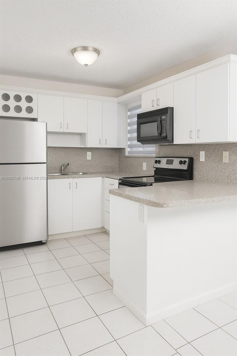 8170 NW 10th St # 2, Miami FL 33126 - Miami, FL - Photo 1