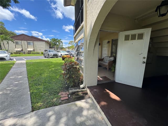 5773 La Pinata Blvd # 1, Green Acres FL 33463 - Green Acres, FL - Photo 4