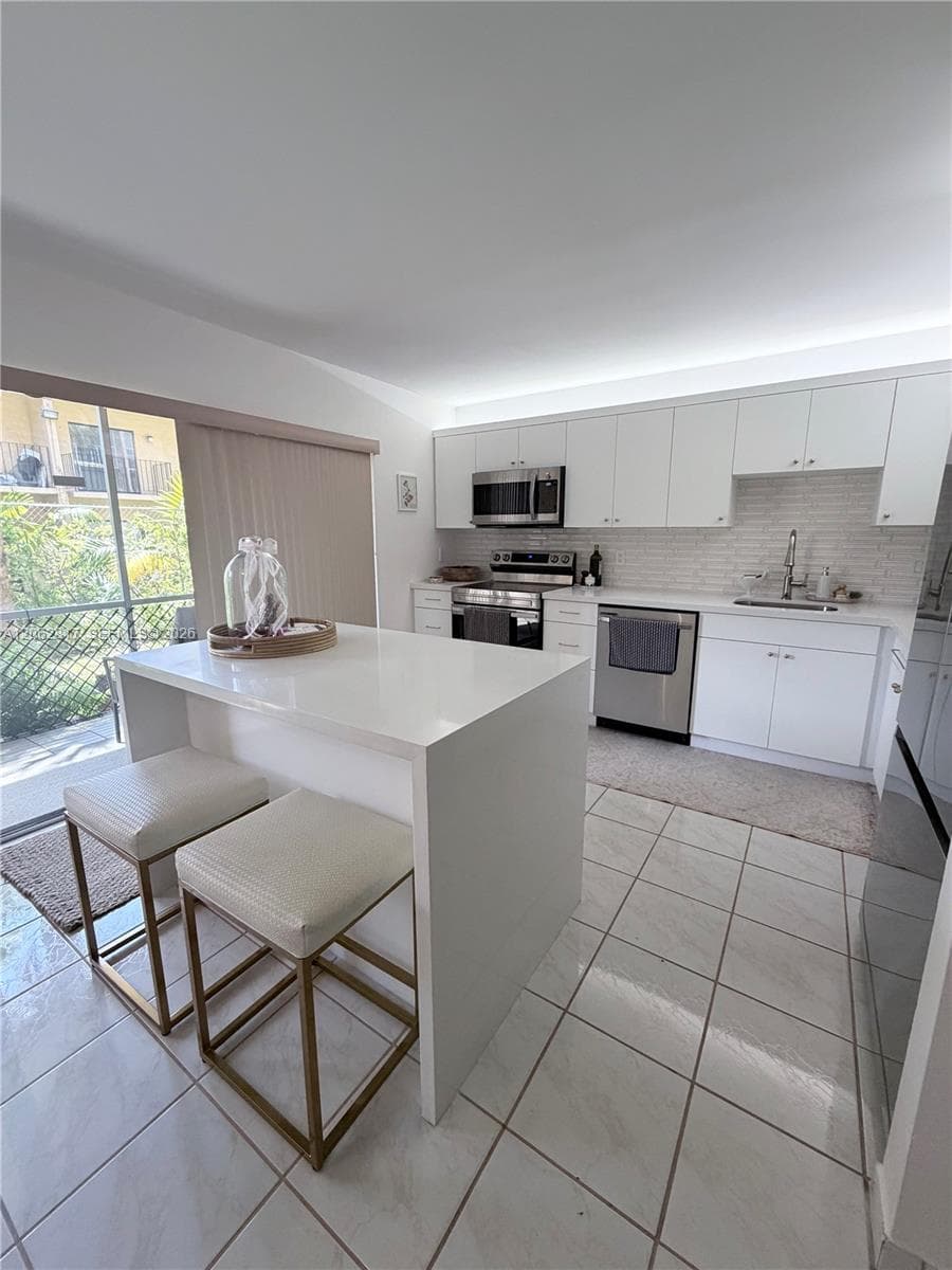 17000 NW 67th Ave # 112, Hialeah FL 33015 - Hialeah, FL - Photo 1