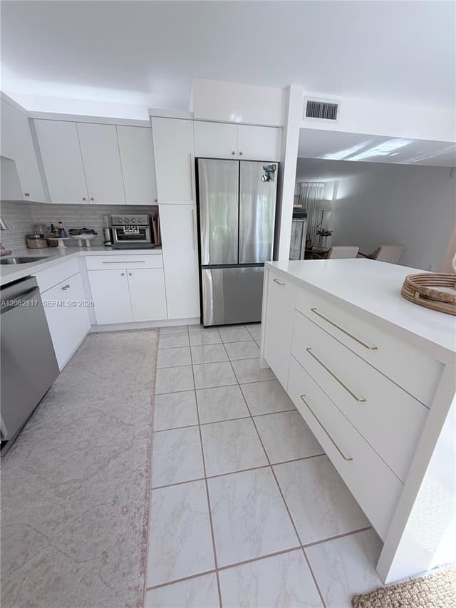 17000 NW 67th Ave # 112, Hialeah FL 33015 - Hialeah, FL - Photo 4