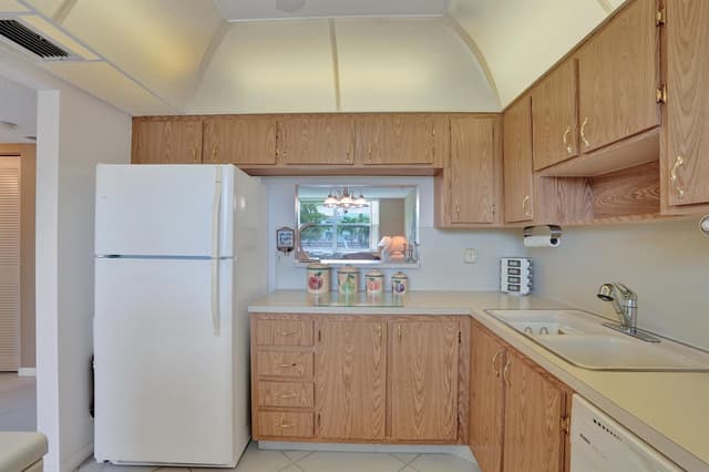 6850 Royal Palm Boulevard # 202G, Margate FL 33063 - Margate, FL - Photo 5
