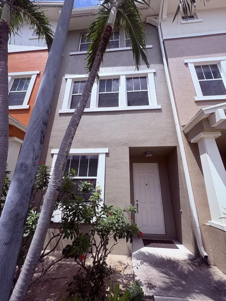 1740 San Benito Way # 4, West Palm Beach FL 33401