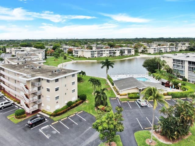 2811 S GARDEN Drive S # 308, Palm Springs FL 33461 - Palm Springs, FL - Photo 2