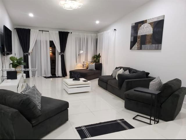 522 NE 195th St, Miami FL 33179 - Miami, FL - Photo 5