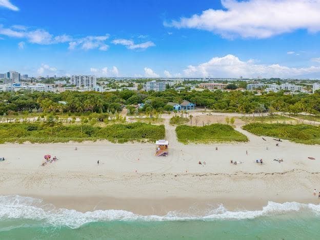 7921 Byron Ave # 404, Miami Beach FL 33141