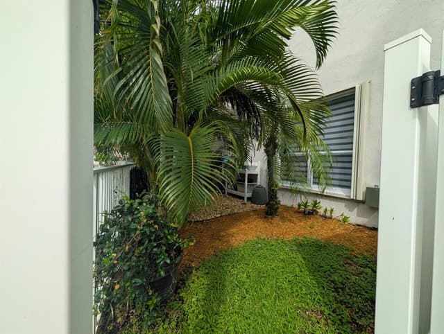 855 SW 174th Terrace, Pembroke Pines FL 33029 - Pembroke Pines, FL - Photo 7