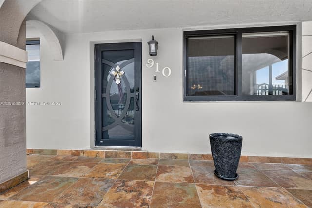 910 W 37th St, Hialeah FL 33012 - Hialeah, FL - Photo 6