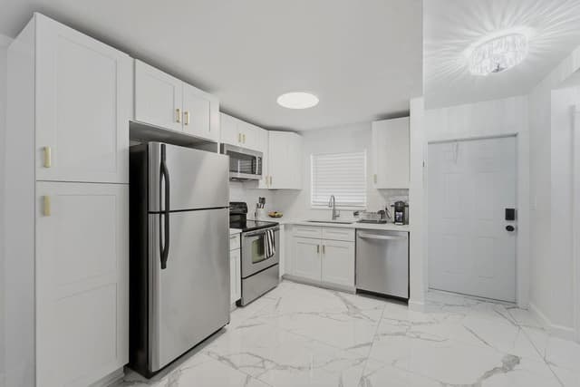 809 W Oakland Park Boulevard # K2, Oakland Park FL 33311 - Oakland Park, FL - Photo 2