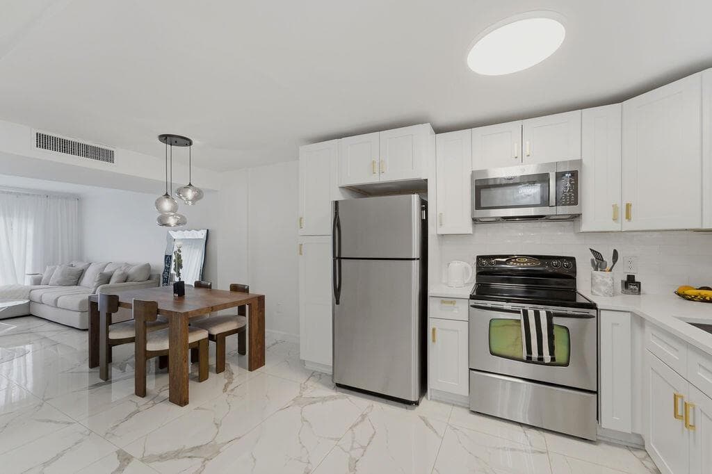 809 W Oakland Park Boulevard # K2, Oakland Park FL 33311 - Oakland Park, FL - Photo 1