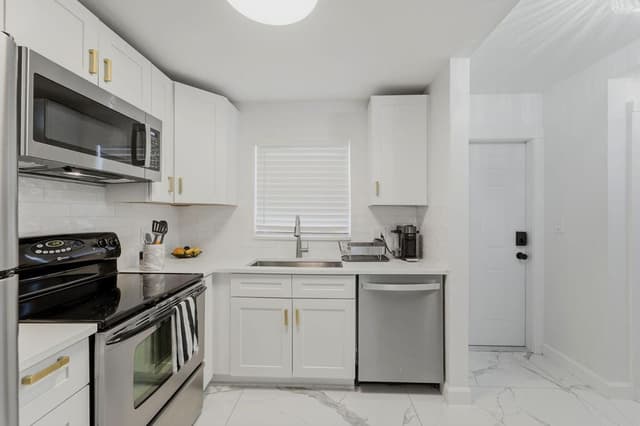 809 W Oakland Park Boulevard # K2, Oakland Park FL 33311 - Oakland Park, FL - Photo 4
