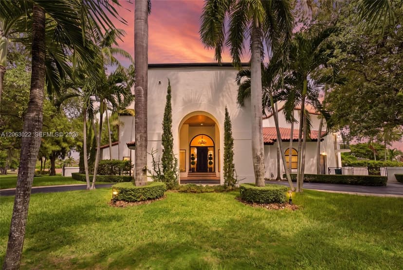 8215 Grand Canal Dr, Miami FL 33144