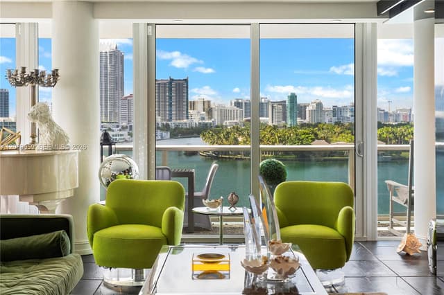 900 Bay Dr, Miami Beach FL 33141 - Miami Beach, FL - Photo 2