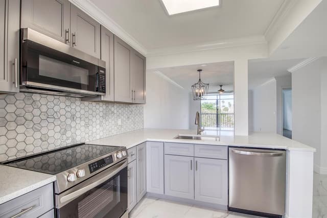 6795 Huntington Lane # 406, Delray Beach FL 33446 - Delray Beach, FL - Photo 2