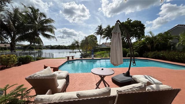 635 SW 200th Ter, Pembroke Pines FL 33029 - Pembroke Pines, FL - Photo 2